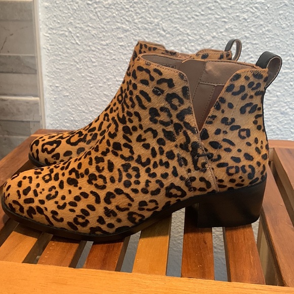 Vionic Clara Leopard Print Booties Size 6.5 - Picture 5 of 7